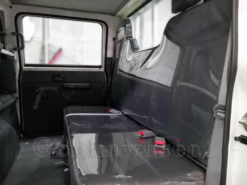 自動車シート張替えC-28/ISUZUエルフ　ダブルキャブ　透明シートカバー　リアシート画像1