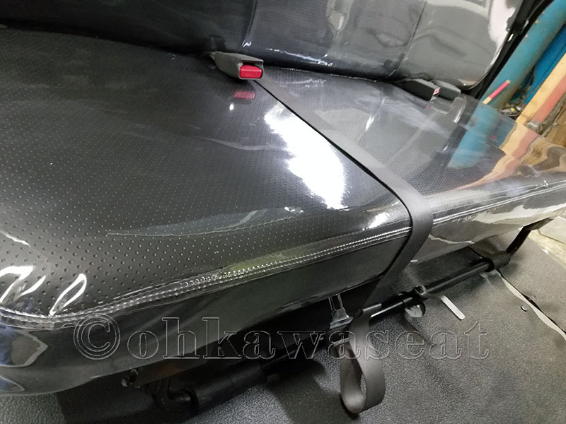 自動車シート張替えC-28/ISUZUエルフ　ダブルキャブ　透明シートカバー　リアシート画像2
