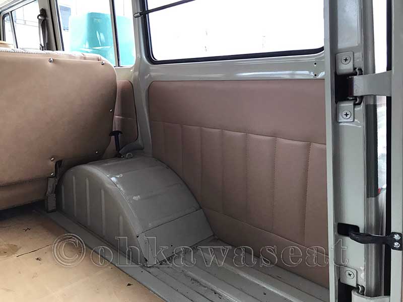 自動車シート張替えC-32/三菱JEEP　J38　荷室内張り張替え