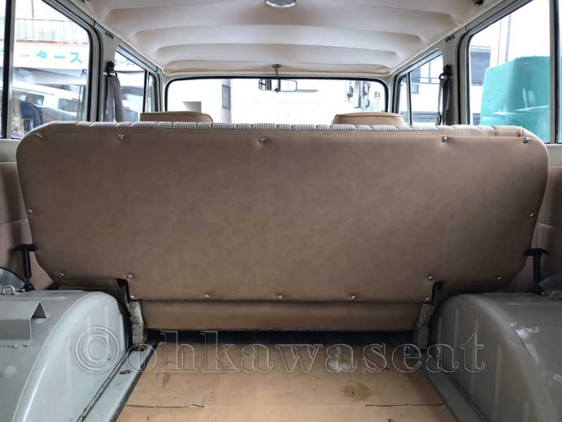 自動車シート張替えC-32/三菱JEEP　J38　後席張替え　背面