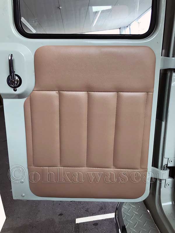 自動車シート張替えC-32/三菱JEEP　J38　後席左ドア内張り張替え