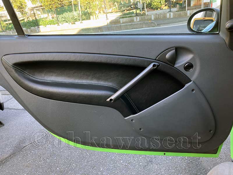 自動車シート張替えC-33/smart　ドアセンタートリム張替え　左ドア